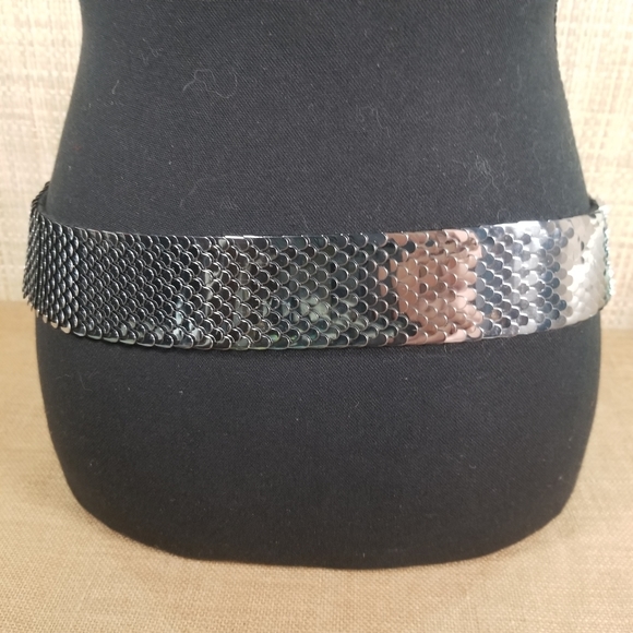 Vintage Metal Fish Scale Stretch Silver Belt - Picture 4 of 9